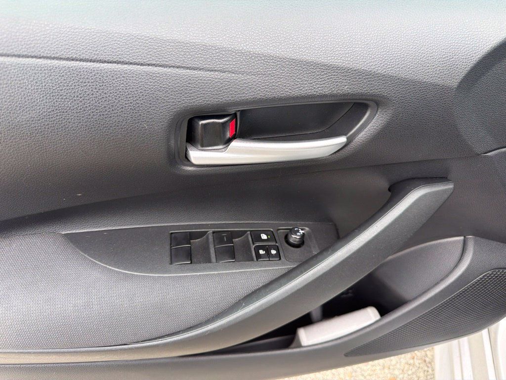 Used 2020 Toyota Corolla LE FWD image 20