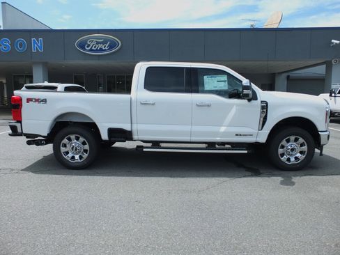 New 2025 Ford F250 Lariat w/ Chrome Package image 2