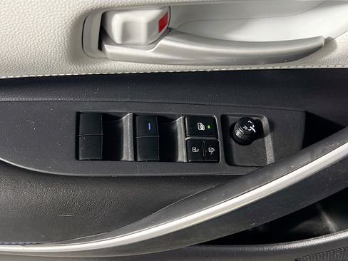 Used 2020 Toyota Corolla SE w/ SE Premium Package FWD image 15