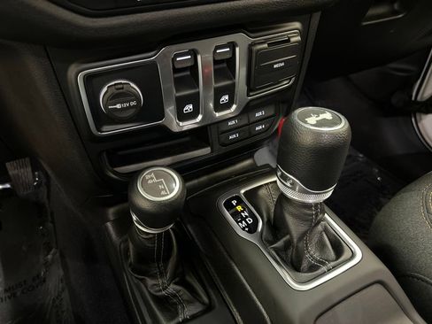 Used 2024 Jeep Wrangler Sport AWD/4WD image 21