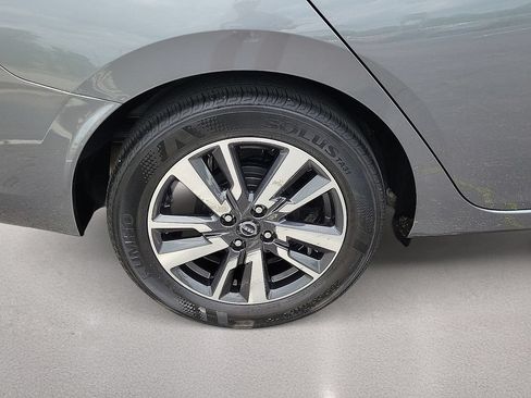 Used 2025 Nissan Versa SV FWD image 7