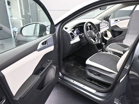 New 2026 Volkswagen Taos SE image 36