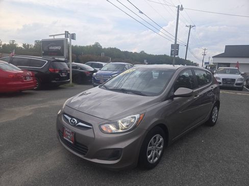 Used 2013 Hyundai Accent GS FWD image 1