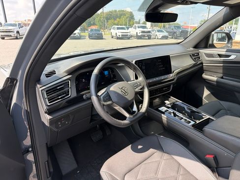 Used 2025 Volkswagen Atlas Cross Sport SE FWD image 4