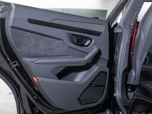 Used 2024 Lamborghini Urus S image 37