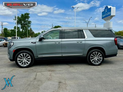 Used 2024 GMC Yukon XL Denali w/ Advanced Technology Package AWD/4WD image 4
