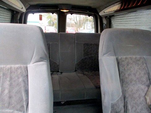Used 2000 Chevrolet Express 1500 image 9