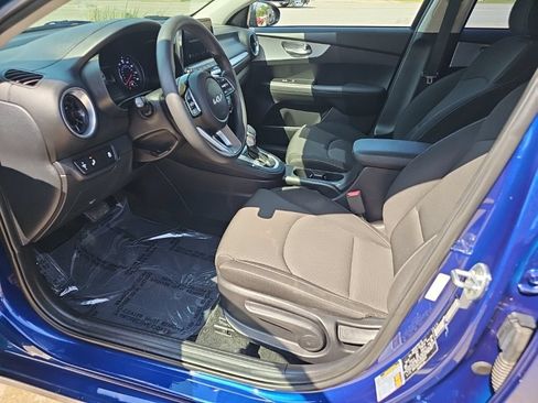 Used 2023 Kia Forte LXS w/ LXS Technology Package FWD image 19