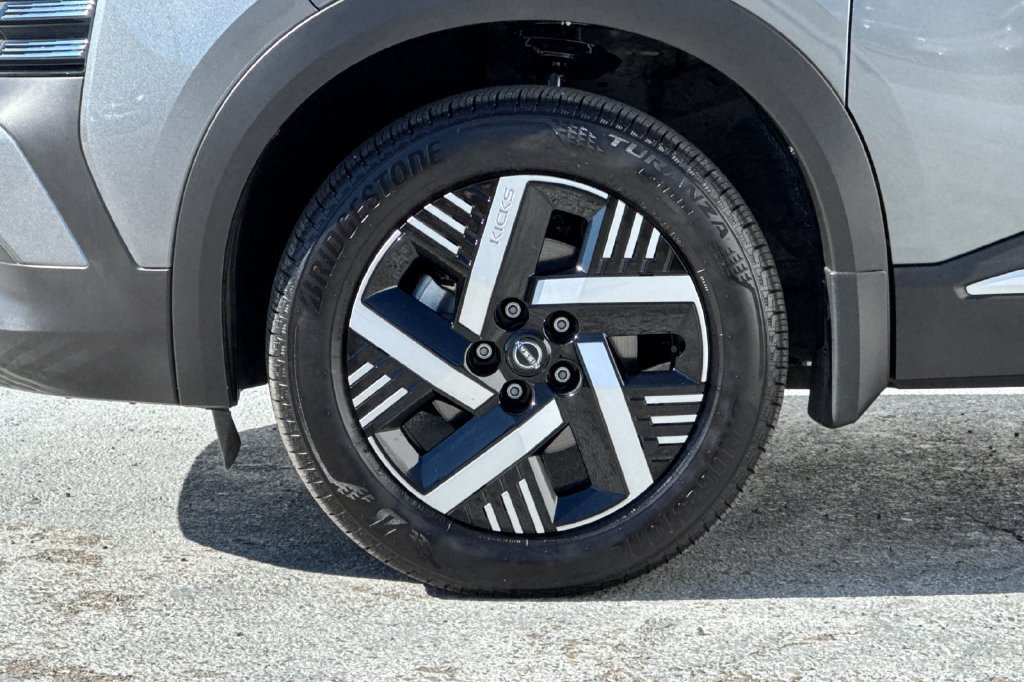 Used 2026 Nissan Kicks SV FWD image 25