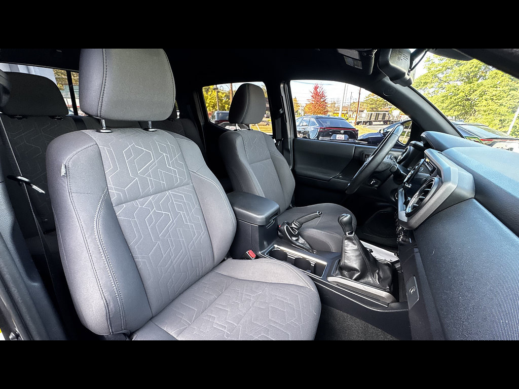 Certified 2019 Toyota Tacoma TRD Off-Road AWD/4WD image 35