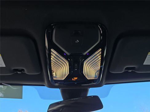 Used 2021 BMW X5 xDrive40i w/ M Sport Package image 26