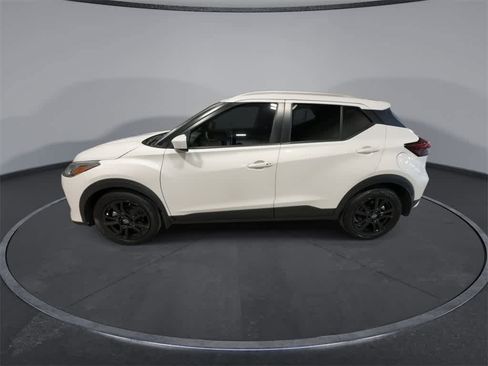 Used 2023 Nissan Kicks SV image 5