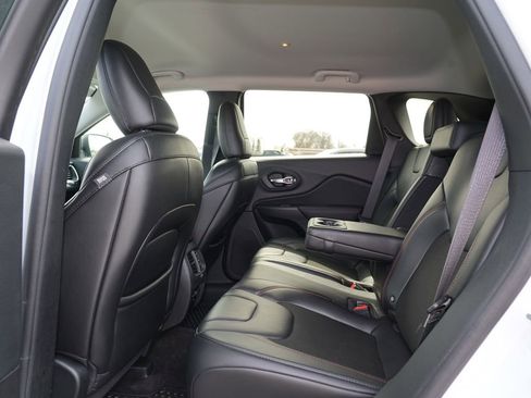Used 2019 Jeep Cherokee Trailhawk AWD/4WD image 18