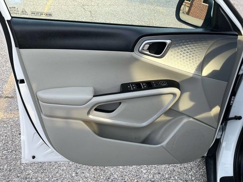 Used 2020 Kia Soul LX image 21