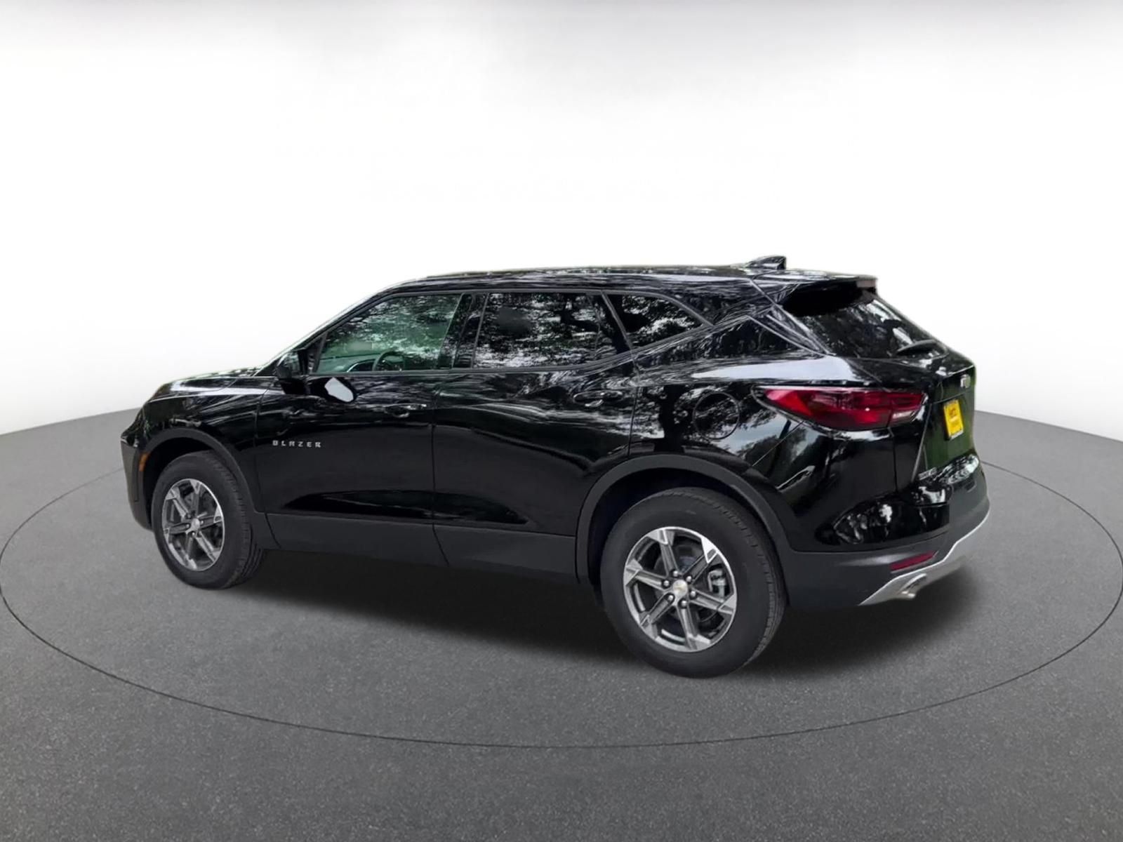 Used 2026 Chevrolet Blazer LT FWD image 9