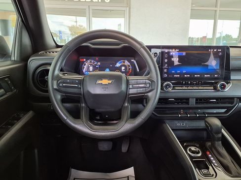 Used 2025 Chevrolet Colorado W/T w/ Advanced Trailering Package AWD/4WD image 16