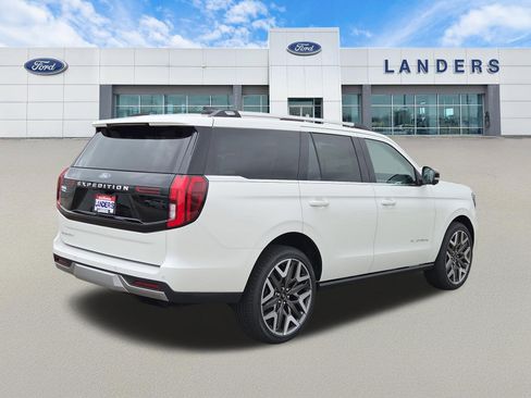 New 2026 Ford Expedition Platinum AWD/4WD image 3