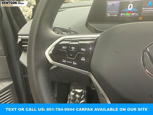 Used 2025 Volkswagen ID.4 Pro image 17