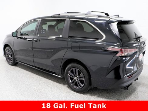 Used 2024 Toyota Sienna XLE Woodland Edition image 9