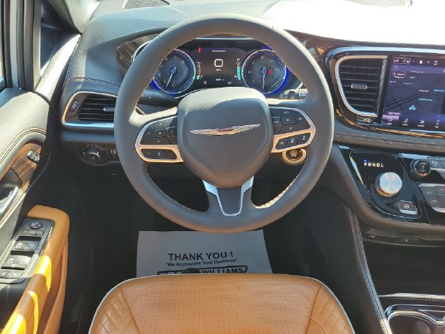 Used 2022 Chrysler Pacifica Pinnacle AWD/4WD image 30