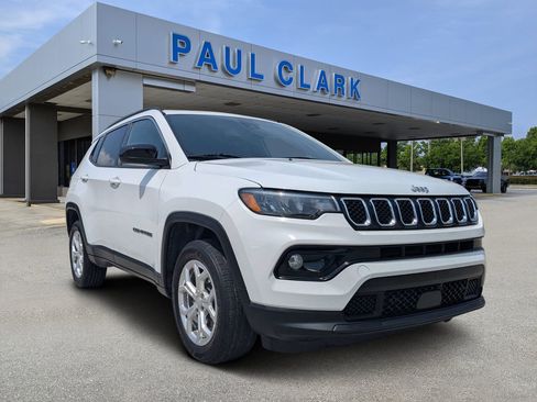 Used 2024 Jeep Compass Latitude AWD/4WD image 1