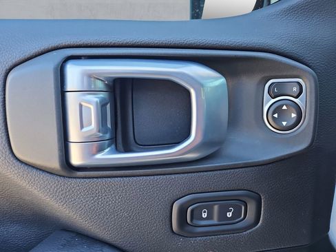 Used 2021 Jeep Wrangler Unlimited Sahara w/ Cold Weather Group image 18