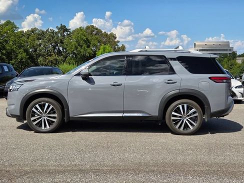 Used 2024 Nissan Pathfinder Platinum AWD/4WD image 2
