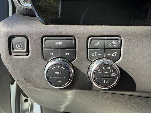 Used 2024 GMC Sierra 1500 SLT image 8