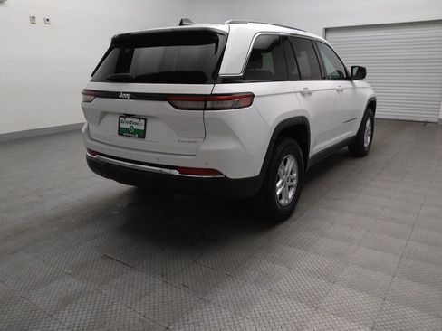 Used 2024 Jeep Grand Cherokee Laredo RWD image 9