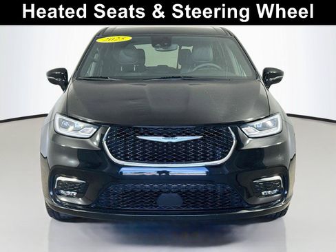 Used 2025 Chrysler Pacifica Select FWD image 3