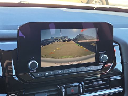 Used 2024 Nissan Pathfinder SV image 25