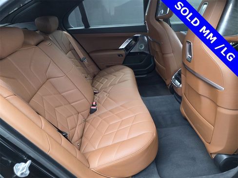 Used 2024 BMW 760i xDrive w/ Executive Package image 25