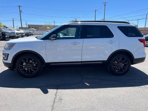 Used 2017 Ford Explorer XLT w/ Equipment Group 202A image 9