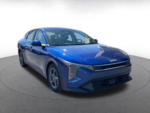 Used 2025 Kia K4 LXS FWD image 1