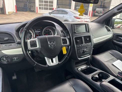 Used 2019 Dodge Grand Caravan GT FWD image 14