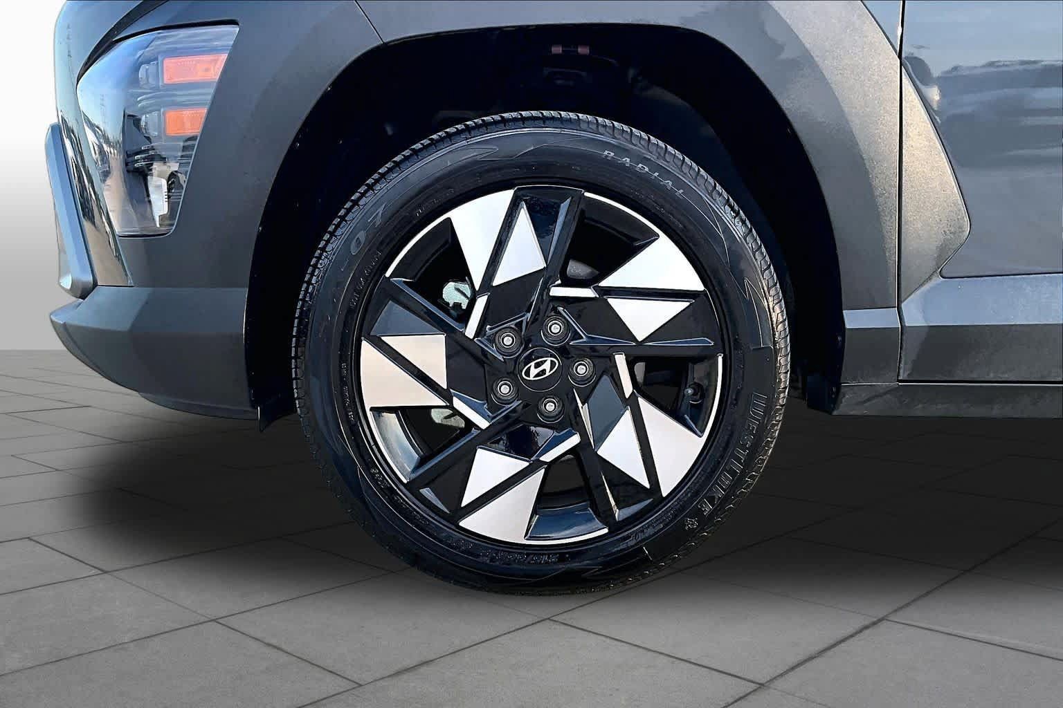 Certified 2024 Hyundai Kona SEL AWD/4WD image 10