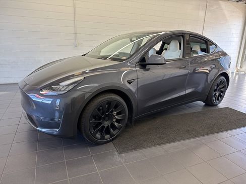 Used 2021 Tesla Model Y Long Range image 4