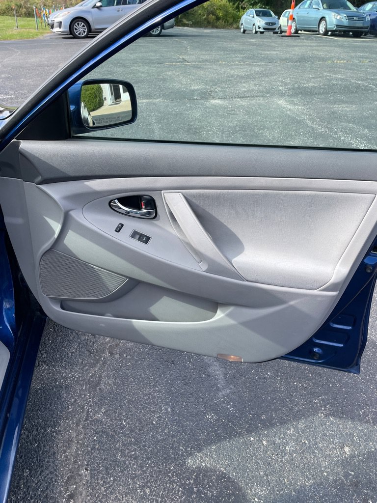 Used 2011 Toyota Camry LE FWD image 21