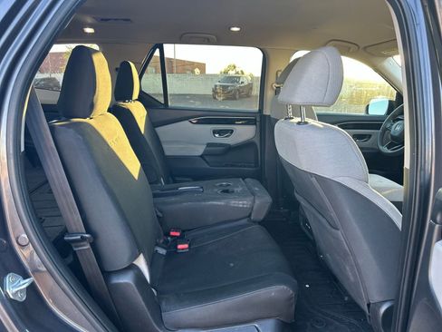 Used 2023 Honda Pilot LX image 12