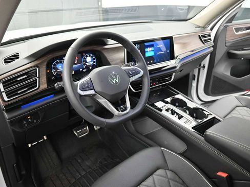 Used 2025 Volkswagen Atlas SEL Premium R-Line image 10