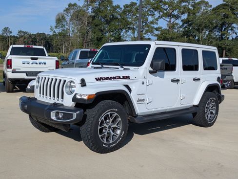 Used 2023 Jeep Wrangler Unlimited Sahara AWD/4WD image 1