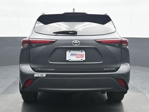 Used 2024 Toyota Highlander XLE AWD/4WD image 5