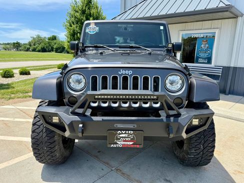 Used 2018 Jeep Wrangler Unlimited Sahara w/ Max Tow Package AWD/4WD image 3