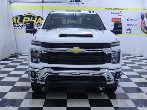 Used 2025 Chevrolet Silverado 3500 LT image 2