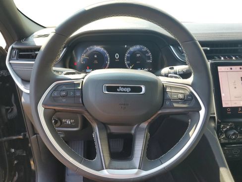 Used 2024 Jeep Grand Cherokee Limited AWD/4WD image 12