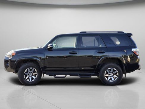 Certified 2024 Toyota 4Runner TRD Off-Road Premium AWD/4WD image 21