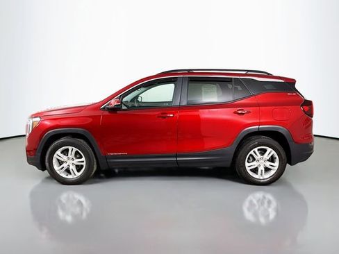 Used 2024 GMC Terrain SLE w/ Driver Convenience Package image 4