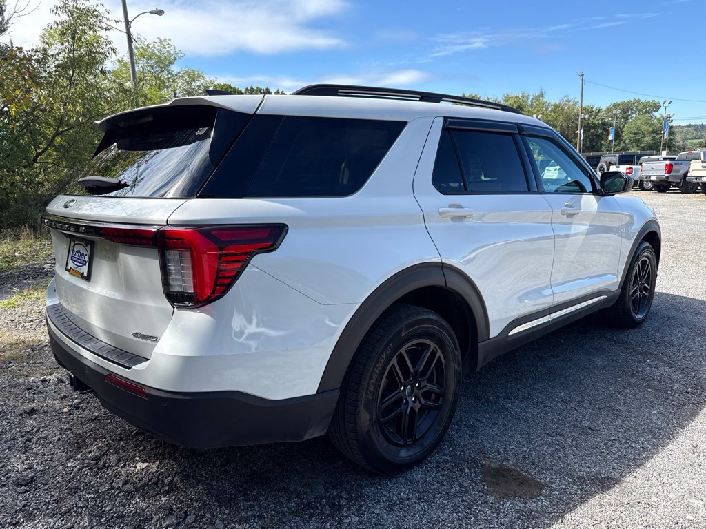 Used 2025 Ford Explorer Active AWD/4WD image 7