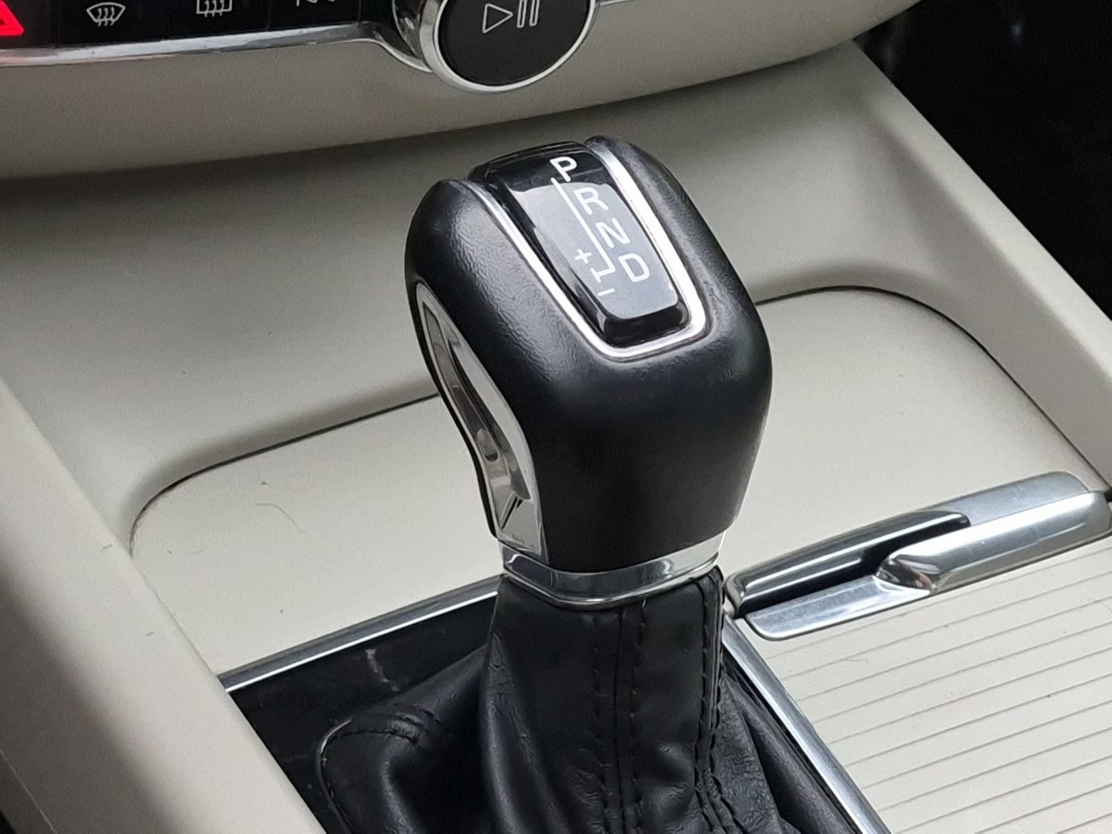 Used 2019 Volvo S60 T6 Momentum w/ Premium Package AWD/4WD image 27