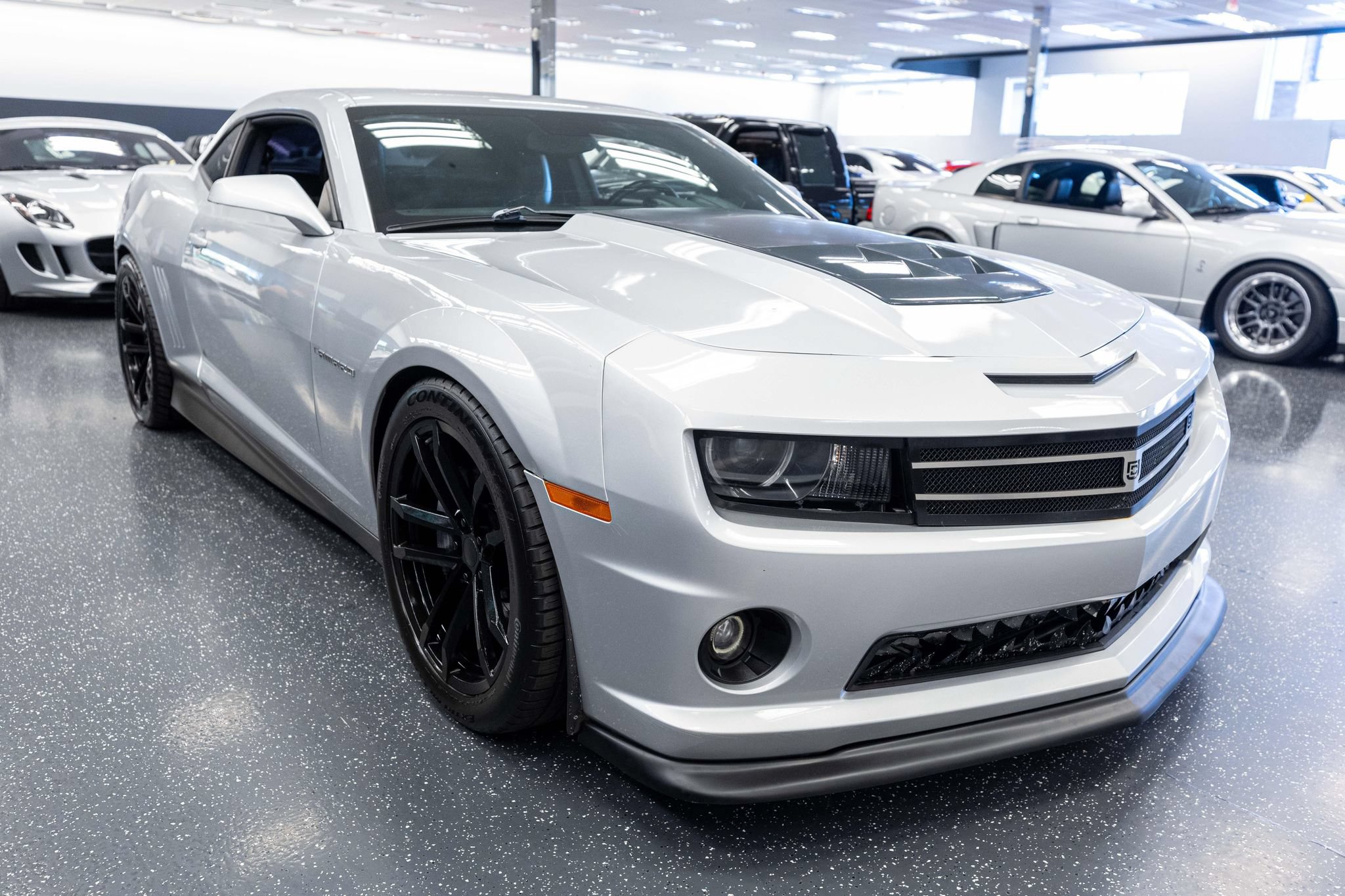 Used 2011 Chevrolet Camaro SS w/ LPO, Ground Effects Package RWD image 3